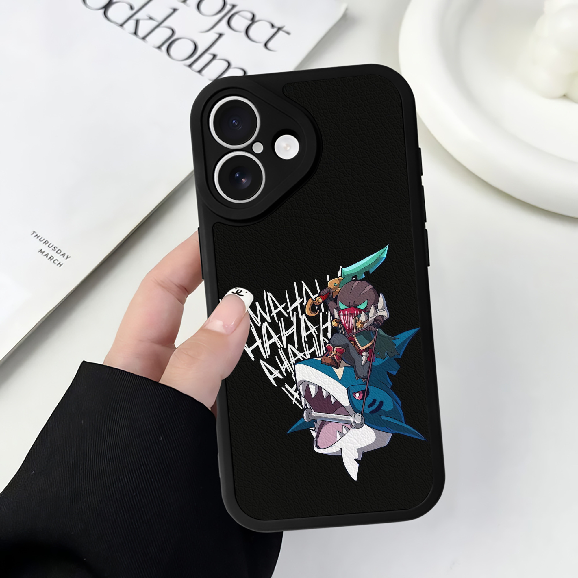 （画像用） リーグ・オブ・レジェンド League of Legends LOL 【iPhone 16シリーズ対応】シリコンスマホケース（レザー調） 材質：シリコン